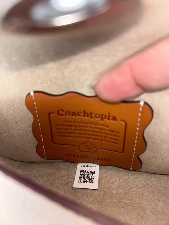 Coach Micro Wavy Dinky in Cream Pebbled Leather Crossbody with Chain Strap NWT - Picture 7 of 10